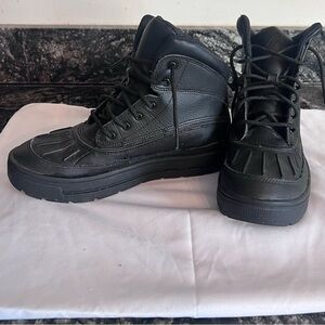 Nike ACG Woodside II High GS Shoe/Boot BLACK -US 6Y  (Snow - Rain boots)